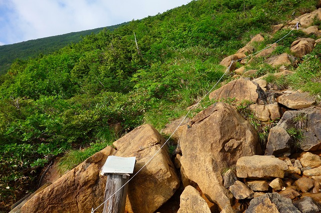至仏山登山道