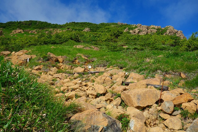 至仏山登山道