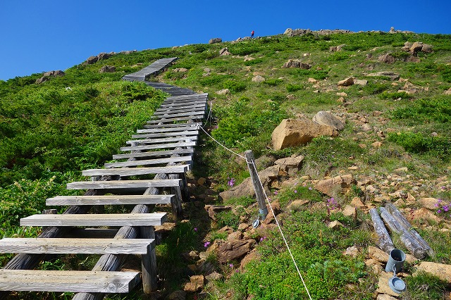 至仏山登山道