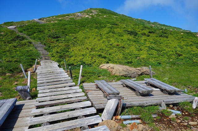 至仏山登山道