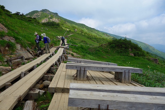 至仏山登山道