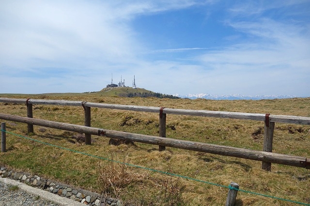 散策路から王ヶ頭を望む