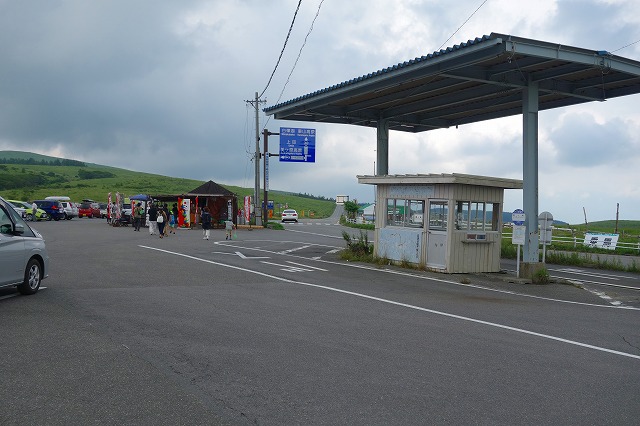 ドライブイン霧の駅前の駐車場