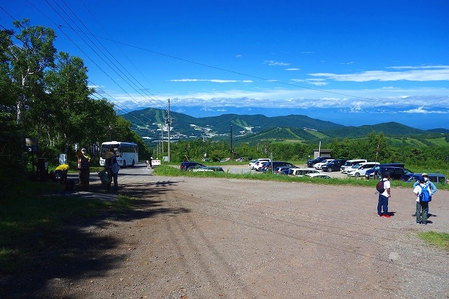 根子岳登山口の広場（菅平牧場）