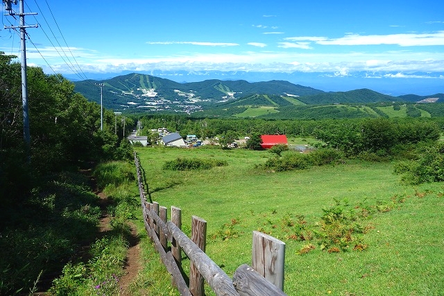 根子岳登山道から菅平方面を望む