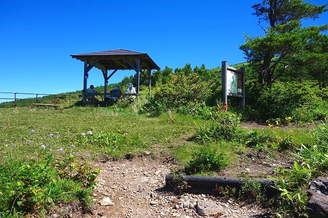 根子岳登山道の東屋