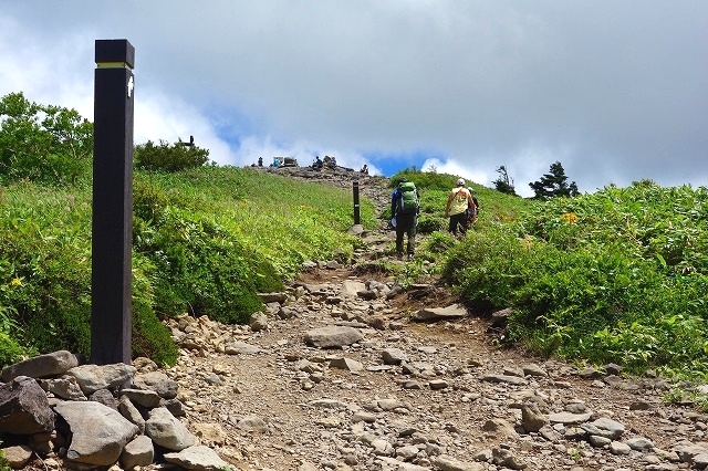 根子岳登山道（頂上直下）