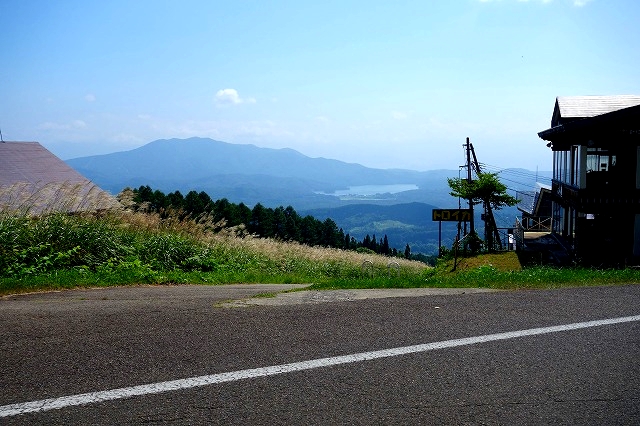 笹ヶ峰への道から見る野尻湖