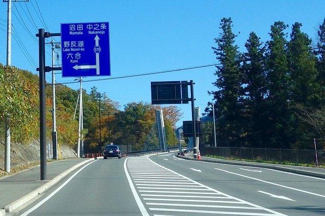 野反湖への道