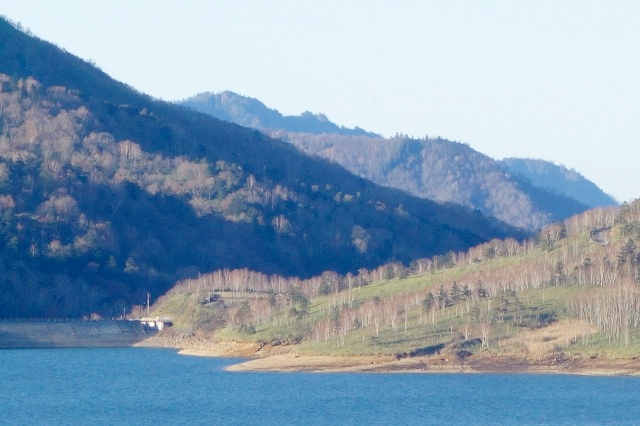 野反湖から見た鳥甲山