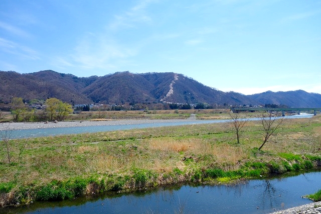 犀川から見た光城山
