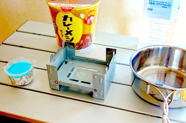 ミニストーブでカレーメシを作る