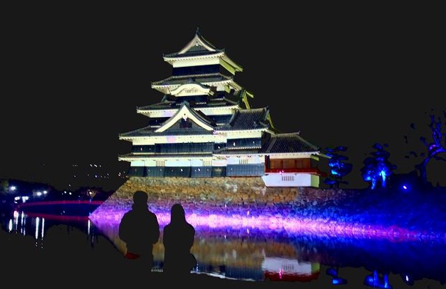 松本城イルミネーション】冬の夜に国宝の天守閣を見に行く | 山とドライブ
